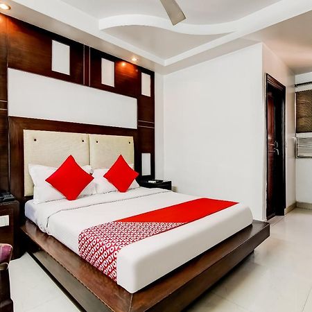 Oyo 7781 Hotel Sai International Нью-Дели Экстерьер фото