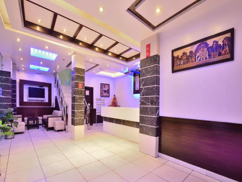 Oyo 7781 Hotel Sai International Нью-Дели Экстерьер фото
